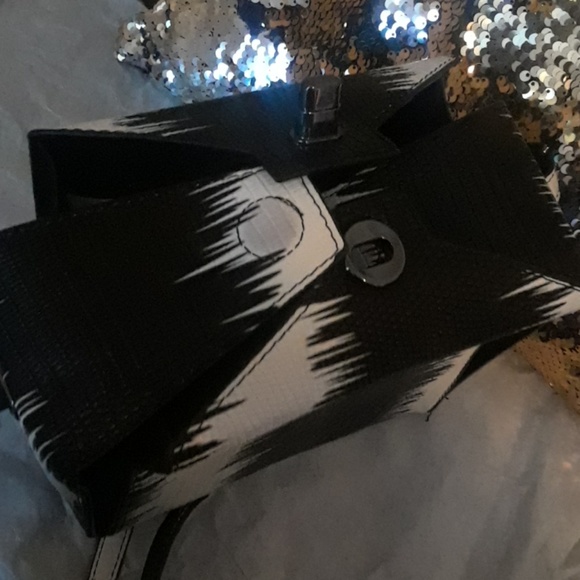 Cross body  purse - Picture 4 of 4